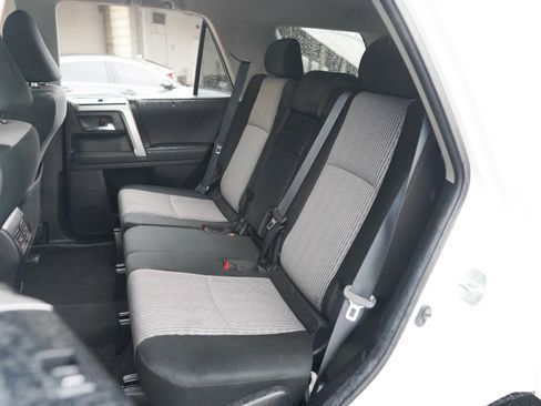 Used 2020 Toyota 4Runner SR5 AWD/4WD image 31