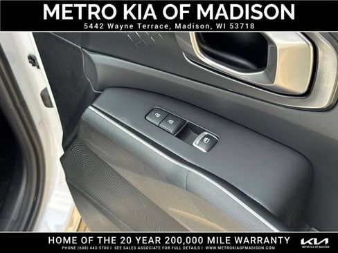 Used 2025 Kia Sorento LX FWD image 42