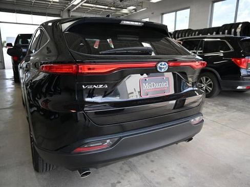 Used 2023 Toyota Venza LE AWD/4WD image 7