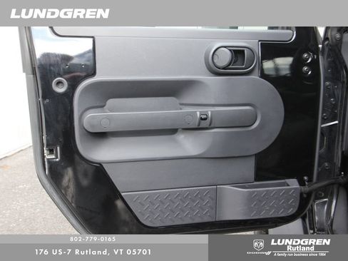 Used 2007 Jeep Wrangler Unlimited Sahara w/ Dual Top Group image 12