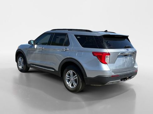 Used 2023 Ford Explorer XLT w/ Equipment Group 202A AWD/4WD image 3