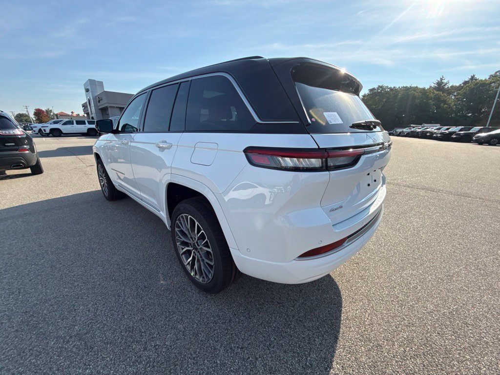 New 2027 Jeep Grand Cherokee Summit AWD/4WD image 3