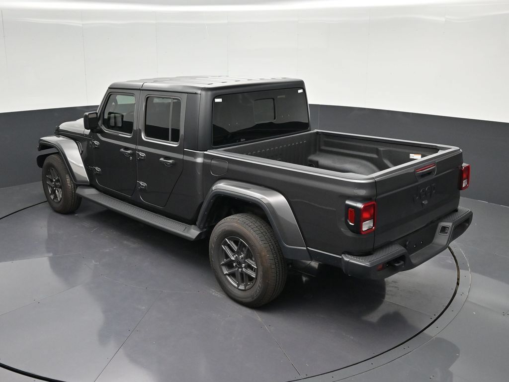 Used 2025 Jeep Gladiator Sport AWD/4WD image 17