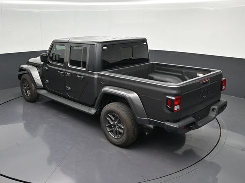 Used 2025 Jeep Gladiator Sport AWD/4WD image 17
