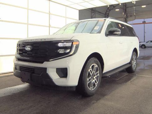 Used 2025 Ford Expedition Active AWD/4WD image 5