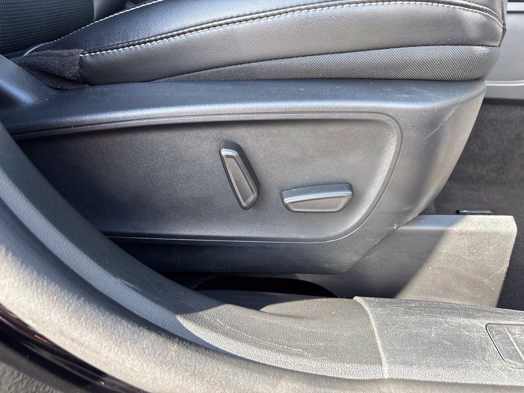Used 2025 Ford Escape Platinum AWD/4WD image 27