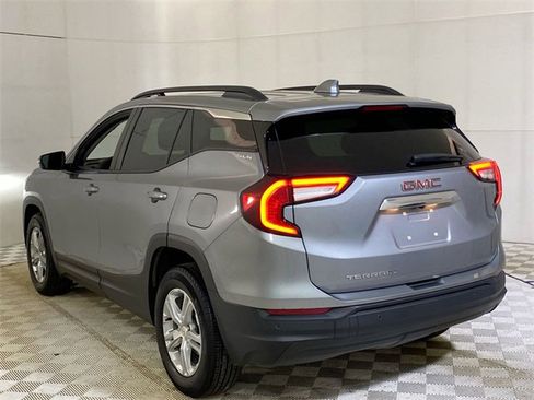 Used 2023 GMC Terrain SLE w/ Driver Convenience Package image 13