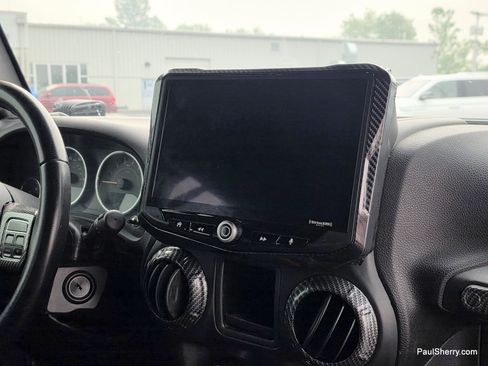 Used 2016 Jeep Wrangler Unlimited Sport w/ Connectivity Group AWD/4WD image 26