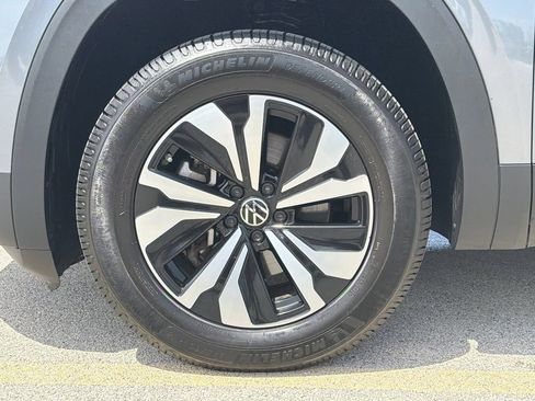 Used 2024 Volkswagen Atlas Cross Sport SE AWD/4WD image 29