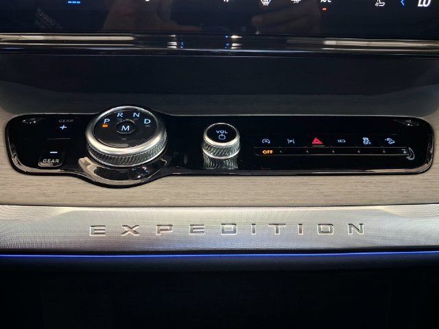 Used 2025 Ford Expedition Max Platinum AWD/4WD image 23