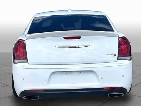 Used 2018 Chrysler 300 S w/ 300S Premium Group RWD image 6