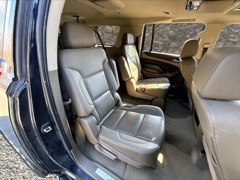 Used 2020 Chevrolet Suburban Premier AWD/4WD image 25