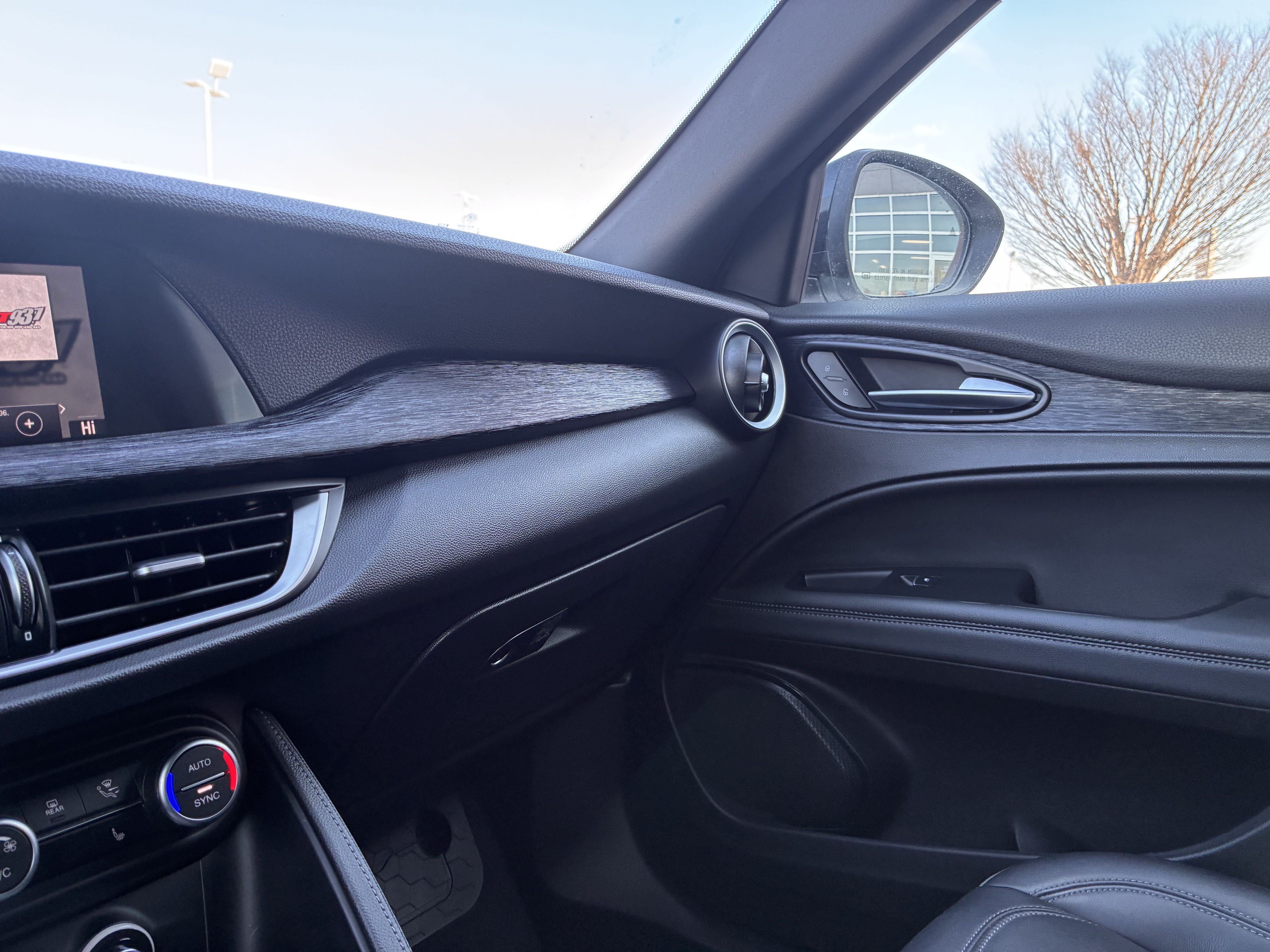 Certified 2024 Alfa Romeo Stelvio Sprint AWD/4WD image 21