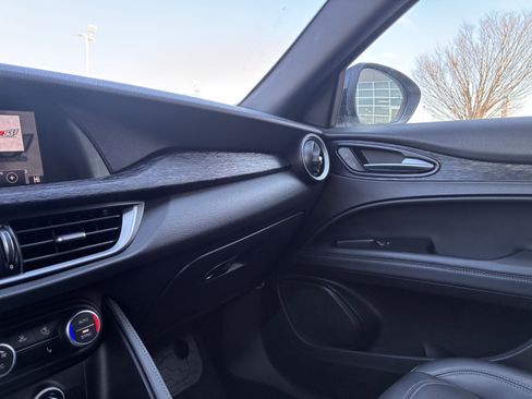 Used 2024 Alfa Romeo Stelvio Sprint image 21