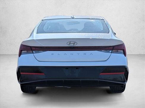 Used 2025 Hyundai Elantra SEL image 6