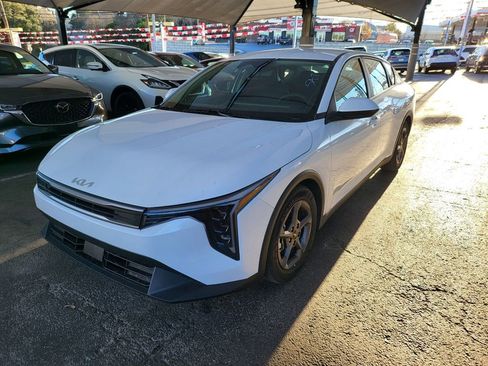 Used 2025 Kia K4 LXS image 1