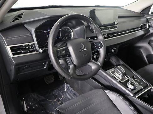 Used 2024 Mitsubishi Outlander SE image 27