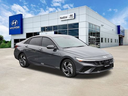 Certified 2025 Hyundai Elantra Sport image 3