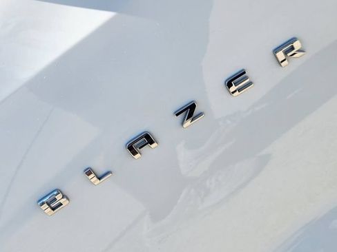Used 2025 Chevrolet Blazer LT FWD image 12