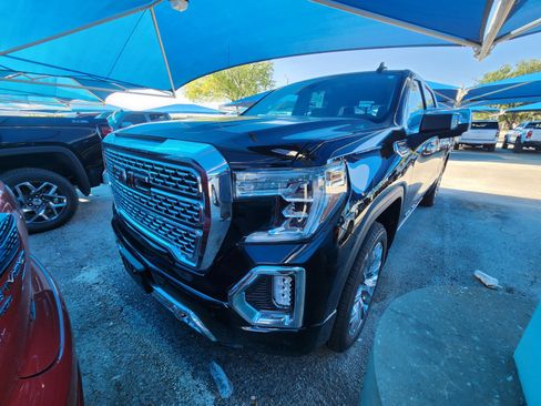 Used 2022 GMC Sierra 1500 Denali w/ Denali Premium Package AWD/4WD image 2