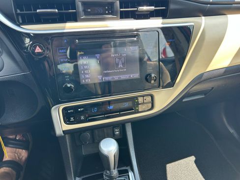 Used 2018 Toyota Corolla LE FWD image 4