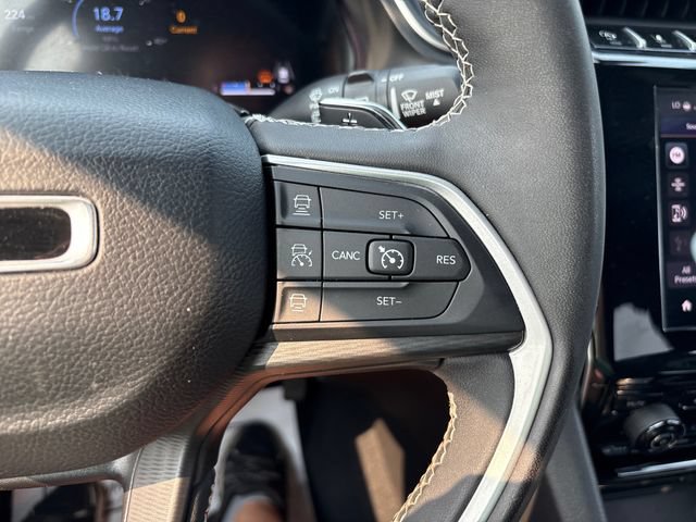 Used 2023 Jeep Grand Cherokee L Laredo AWD/4WD image 12