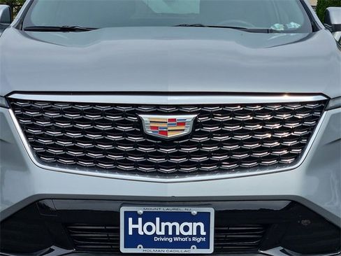 Used 2024 Cadillac XT4 Premium Luxury image 9
