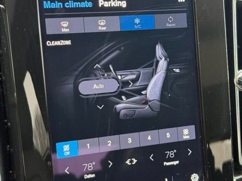 Used 2024 Volvo XC40 B5 Plus image 15