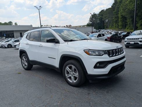 Used 2024 Jeep Compass Latitude AWD/4WD image 2