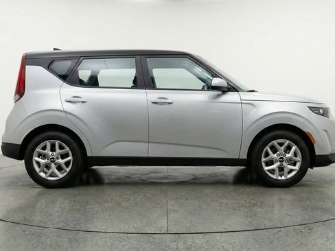 Used 2025 Kia Soul LX w/ LX Technology Package FWD image 11