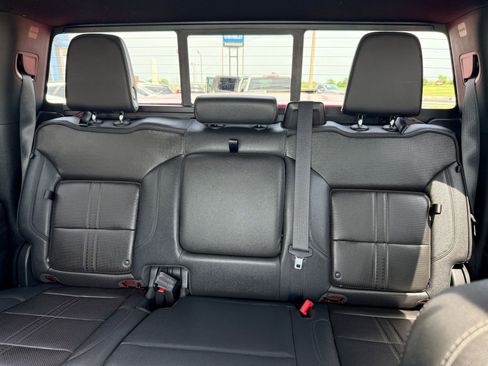 Used 2022 Chevrolet Silverado 1500 High Country w/ High Country Premium Package AWD/4WD image 22