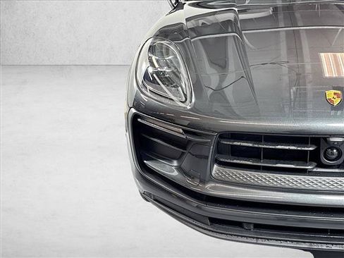 Certified 2026 Porsche Macan AWD/4WD image 23