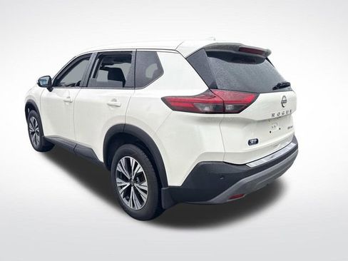 Used 2023 Nissan Rogue SV image 3