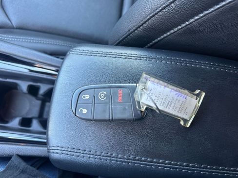 Used 2025 Jeep Compass Limited image 22