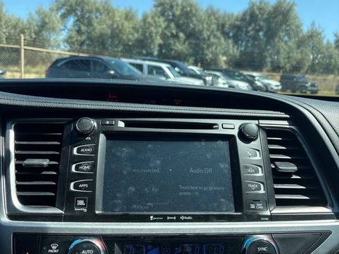 Used 2018 Toyota Highlander Limited AWD/4WD image 12