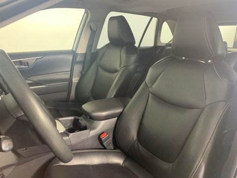 Used 2022 Toyota RAV4 XLE image 13