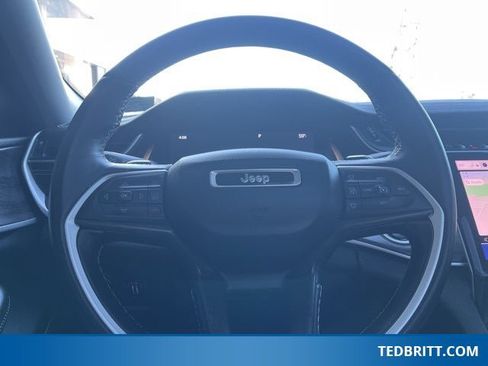 Used 2022 Jeep Grand Cherokee L Limited image 27