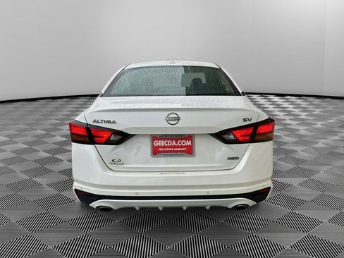 Used 2024 Nissan Altima 2.5 SV w/ SV Premium Package image 5