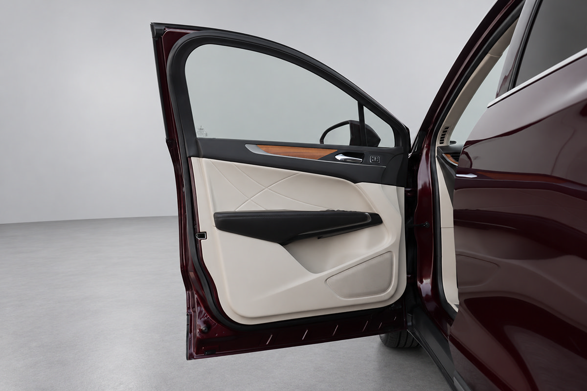 Used 2019 Lincoln MKC Select w/ Select Plus Package FWD image 23