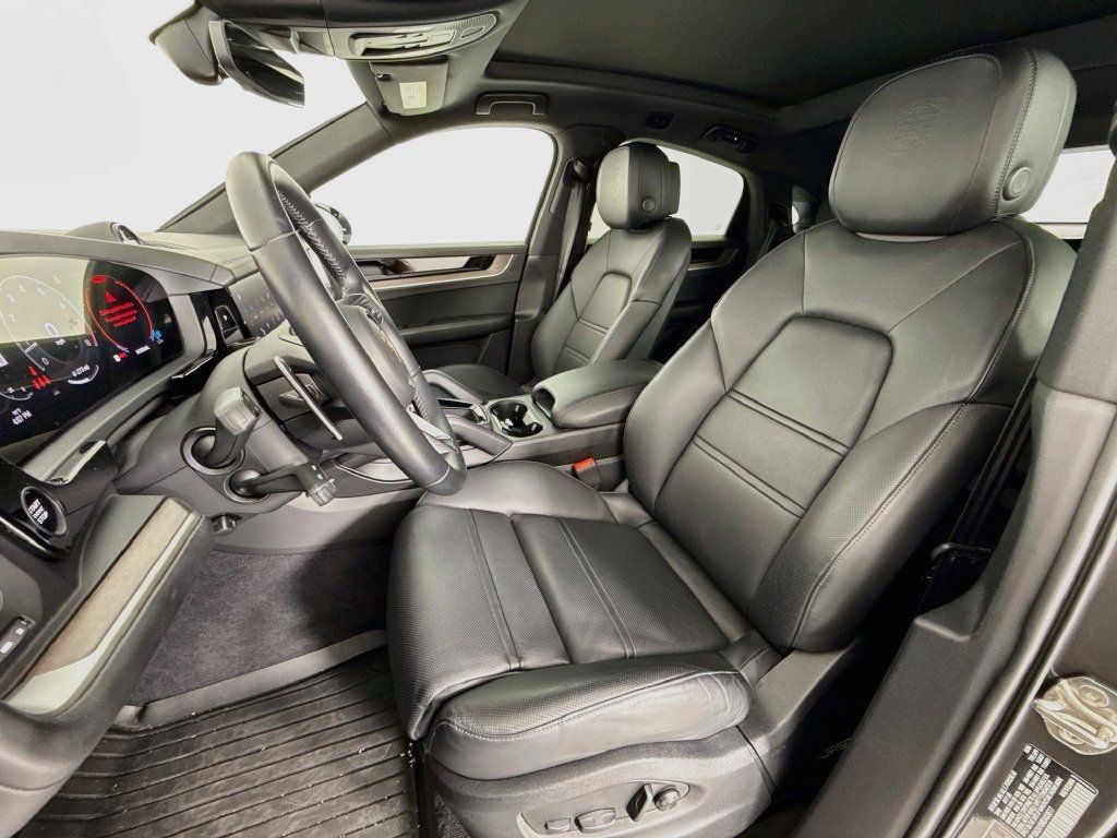 Certified 2024 Porsche Cayenne Coupe AWD/4WD image 5