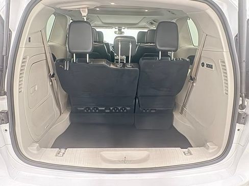 Used 2018 Chrysler Pacifica Limited w/ Tire & Wheel Group FWD image 9