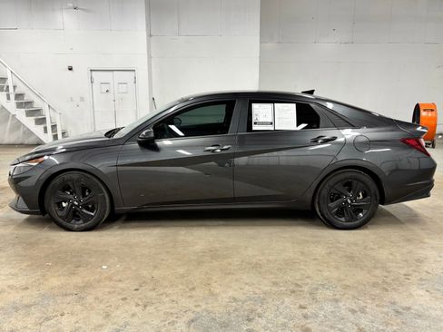 Used 2021 Hyundai Elantra SEL w/ Preferred Accessory Package FWD image 4