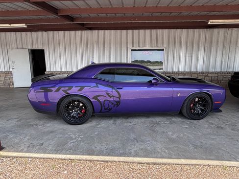 Used 2016 Dodge Challenger SRT Hellcat RWD image 2