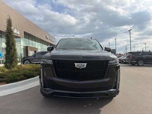 Used 2021 Cadillac Escalade Sport w/ LPO, Illumination Package image 2