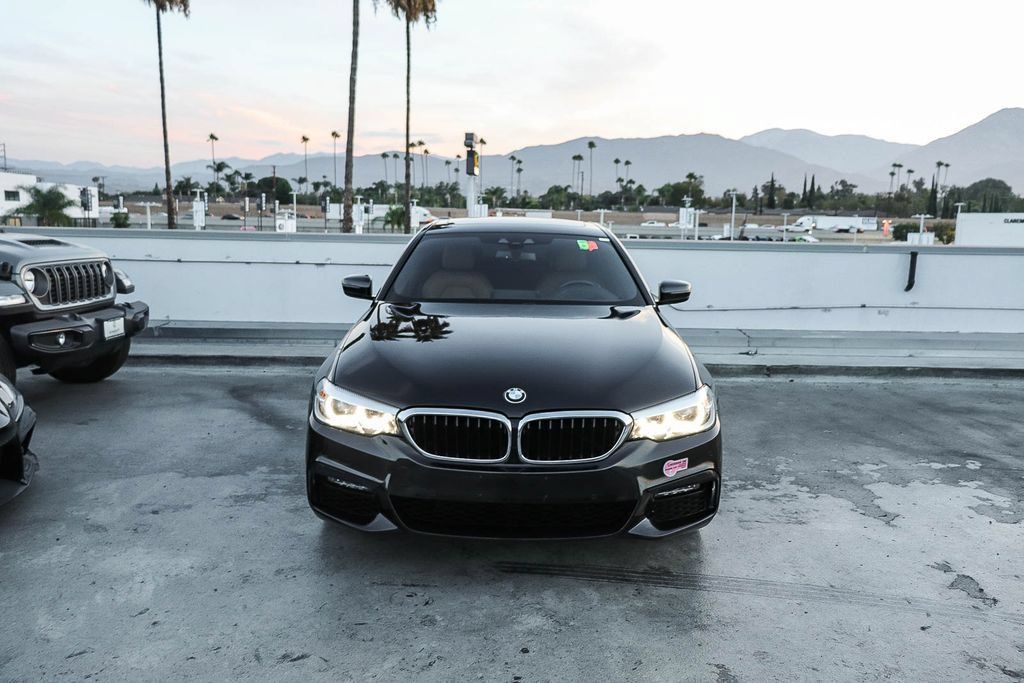 Used 2020 BMW 530e w/ M Sport Package RWD image 3