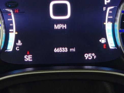 Used 2022 Chrysler Pacifica Touring-L FWD image 31