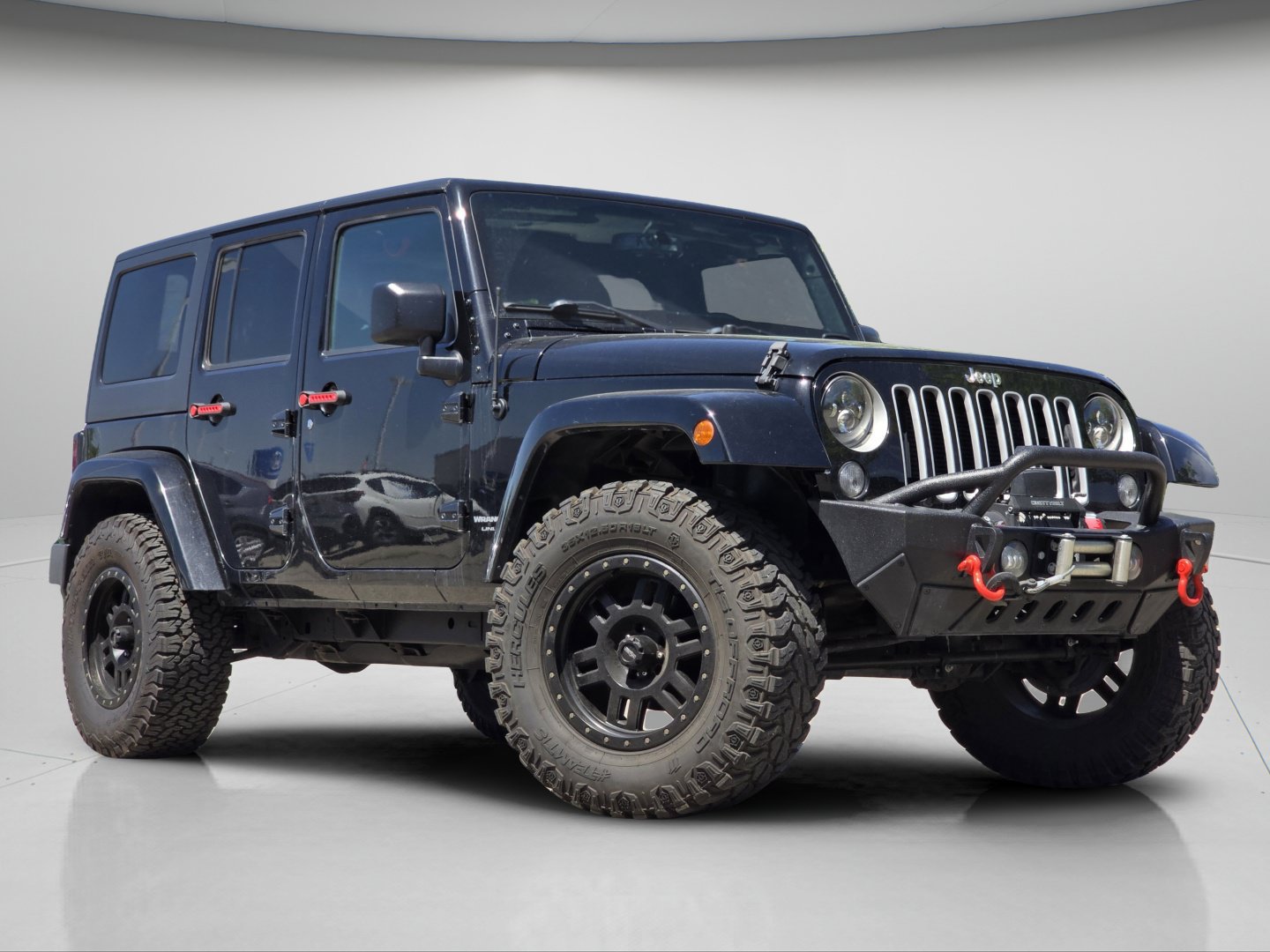 Used 2018 Jeep Wrangler Unlimited Sahara AWD/4WD image 2