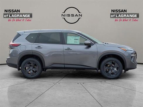 New 2026 Nissan Rogue SV image 4