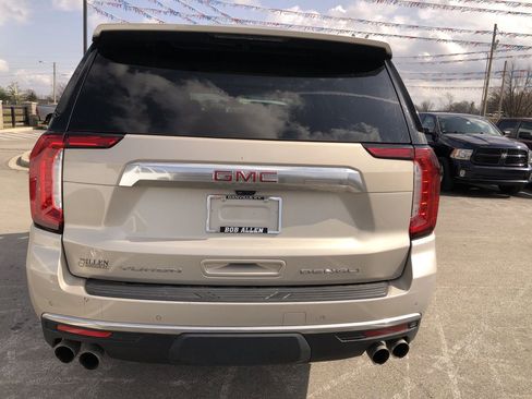 Used 2021 GMC Yukon Denali w/ Denali Premium Package image 11