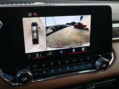 Used 2024 GMC Canyon AT4 w/ AT4 Premium Package image 12